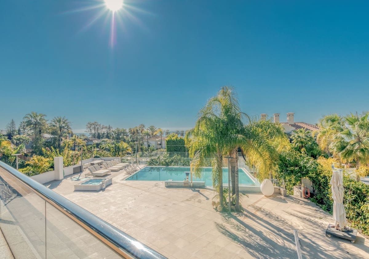 8 bedroom Villa for sale in Bahia de Marbella with pool garage - € 8,995,000 (Ref: 9756346)