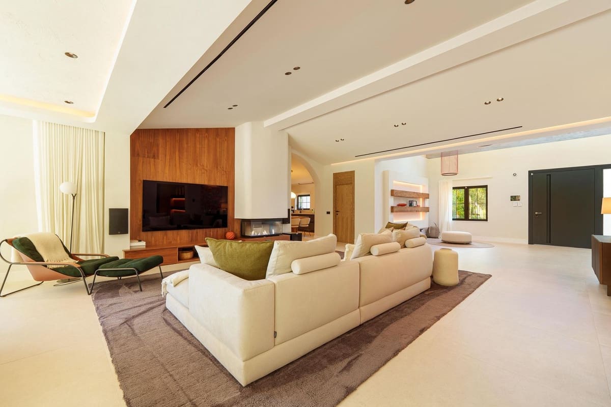 5 bedroom Villa for sale in Puerto Banus with pool garage - € 6,500,000 (Ref: 9756740)