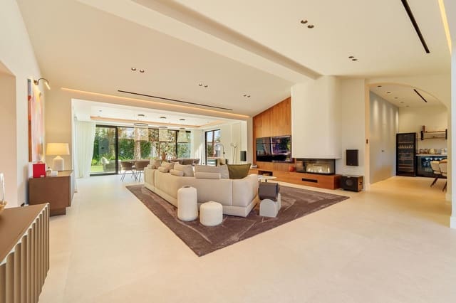 5 bedroom Villa for sale in Puerto Banus, Marbella with pool garage - € 6,500,000 (Ref: 9756740)