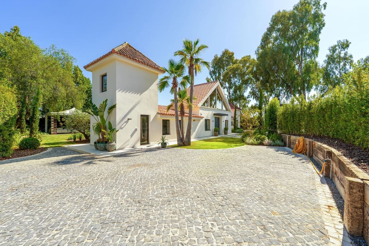 5 bedroom Villa for sale in Puerto Banus with pool garage - € 6,500,000 (Ref: 9756740)