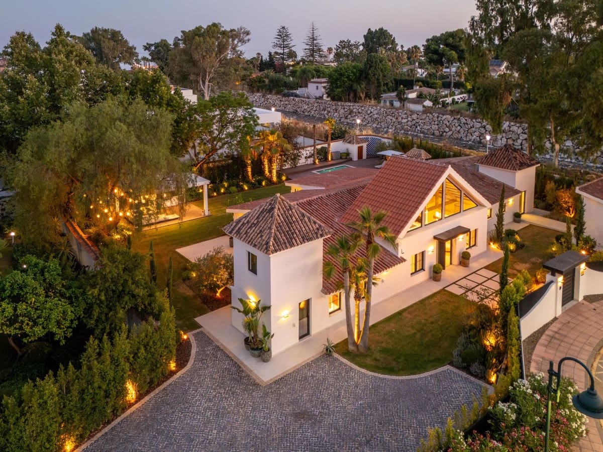 5 bedroom Villa for sale in Puerto Banus with pool garage - € 6,500,000 (Ref: 9756740)