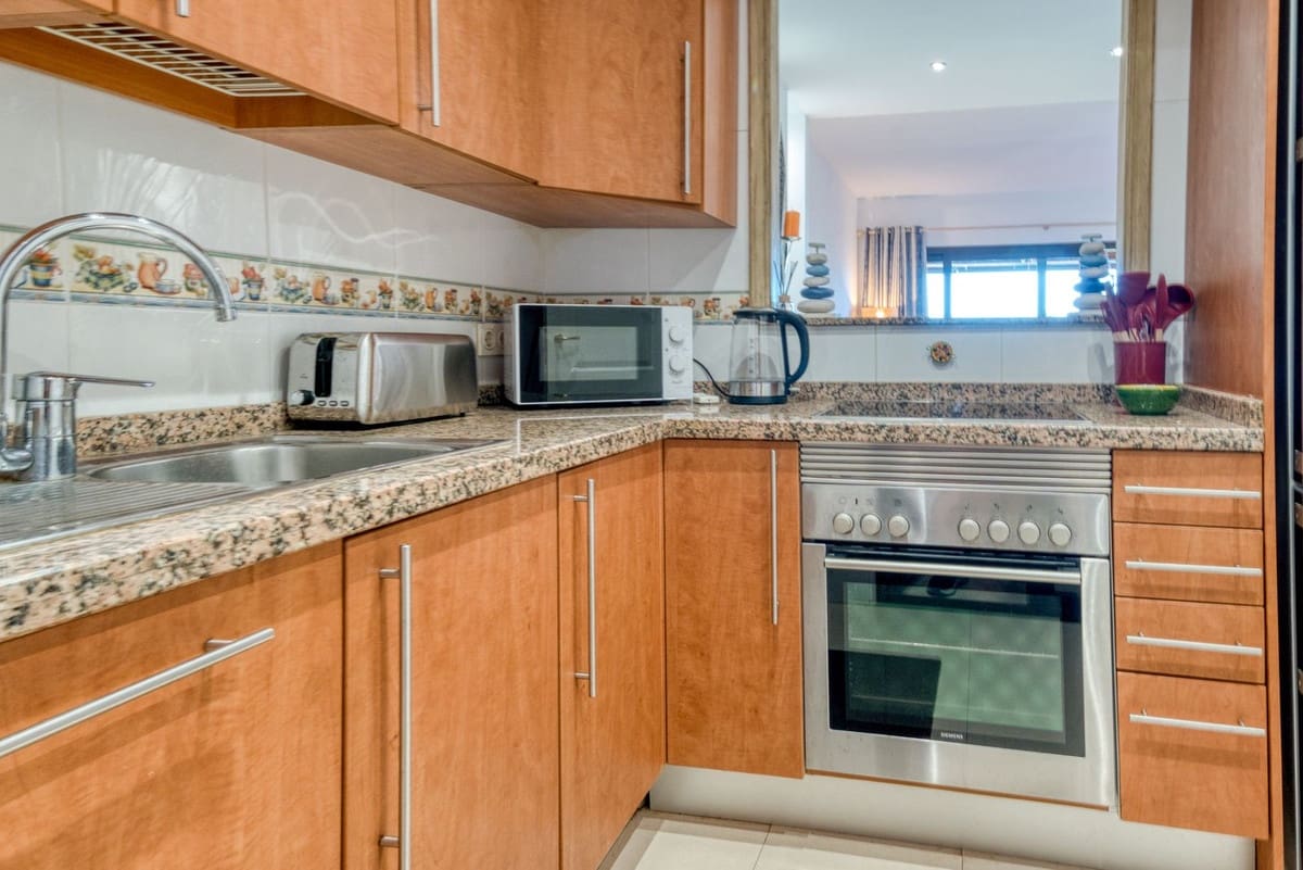 2 camera da letto Appartamento da affitare come casa vacanza in La Duquesa / Puerto de la Duquesa con piscina - 1.120 € (Rif: 9761305)