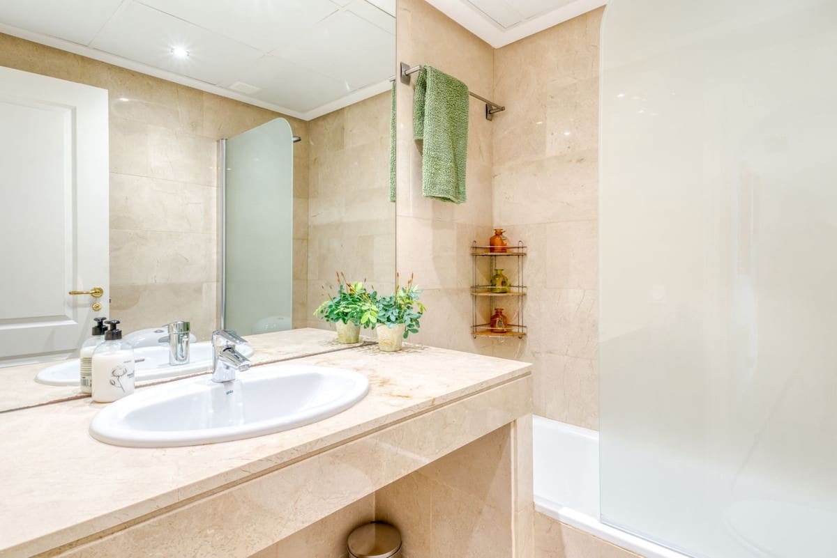 2 camera da letto Appartamento da affitare come casa vacanza in La Duquesa / Puerto de la Duquesa con piscina - 1.120 € (Rif: 9761305)