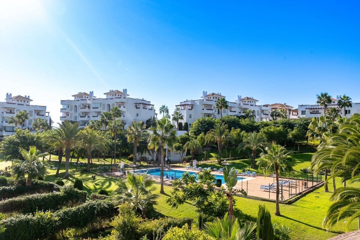 3 quarto Apartamento para venda em Estepona com piscina garagem - 490 000 € (Ref: 9761422)