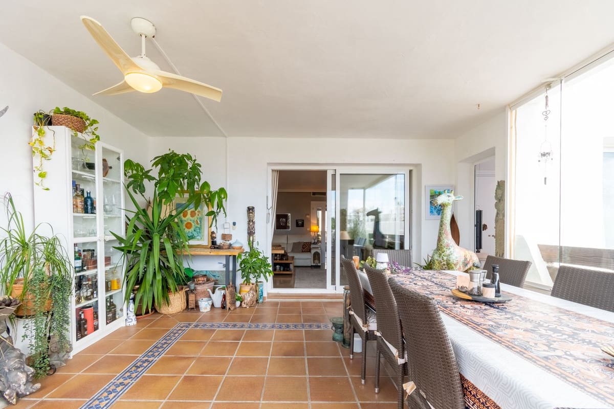3 quarto Apartamento para venda em Estepona com piscina garagem - 490 000 € (Ref: 9761422)