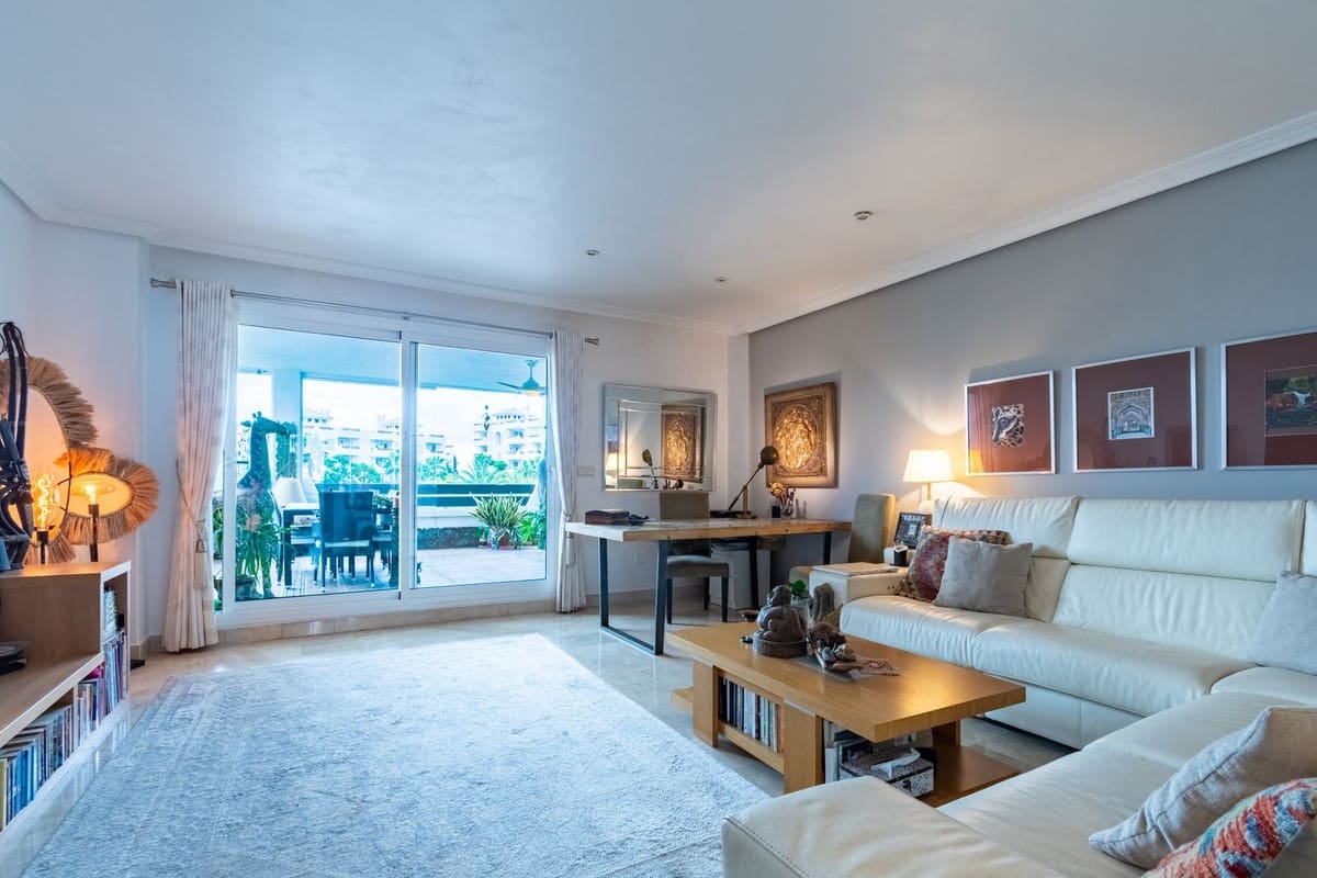 3 quarto Apartamento para venda em Estepona com piscina garagem - 490 000 € (Ref: 9761422)