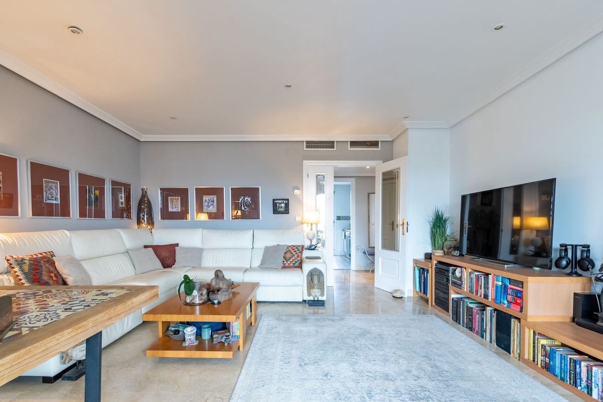 3 quarto Apartamento para venda em Estepona com piscina garagem - 490 000 € (Ref: 9761422)