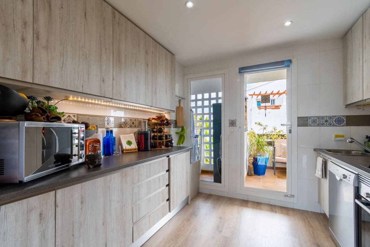 3 quarto Apartamento para venda em Estepona com piscina garagem - 490 000 € (Ref: 9761422)