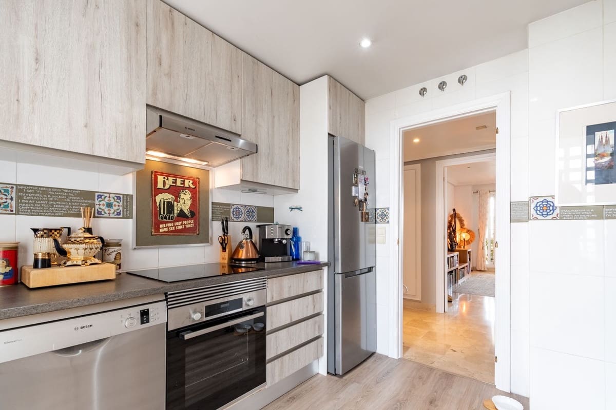 3 quarto Apartamento para venda em Estepona com piscina garagem - 490 000 € (Ref: 9761422)