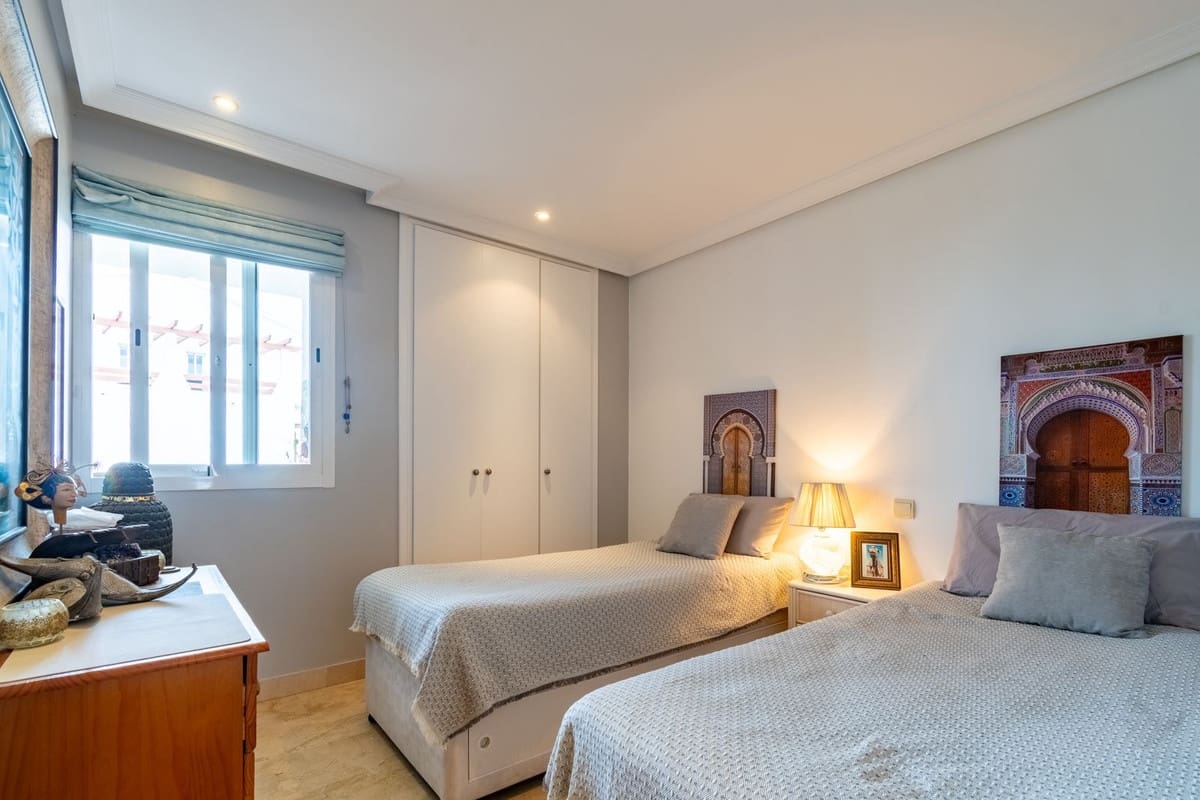 3 quarto Apartamento para venda em Estepona com piscina garagem - 490 000 € (Ref: 9761422)