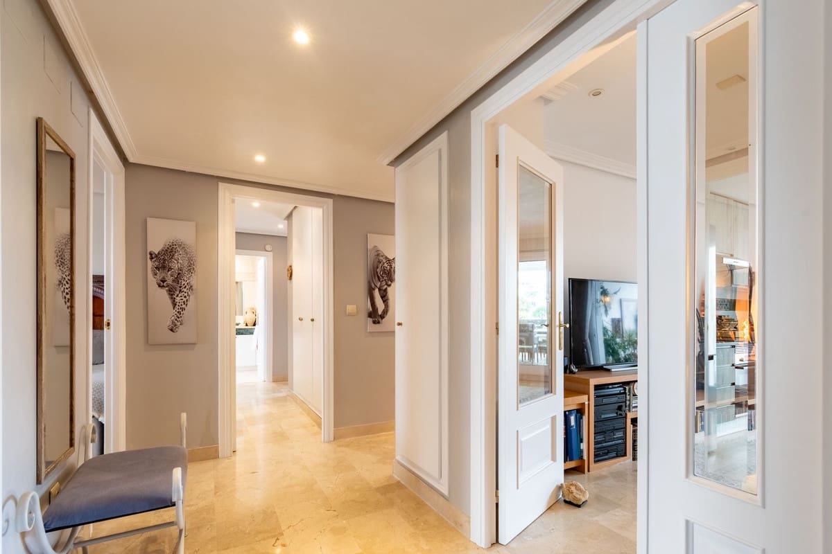 3 quarto Apartamento para venda em Estepona com piscina garagem - 490 000 € (Ref: 9761422)