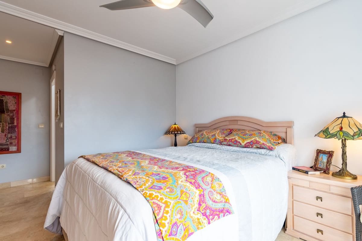 3 quarto Apartamento para venda em Estepona com piscina garagem - 490 000 € (Ref: 9761422)
