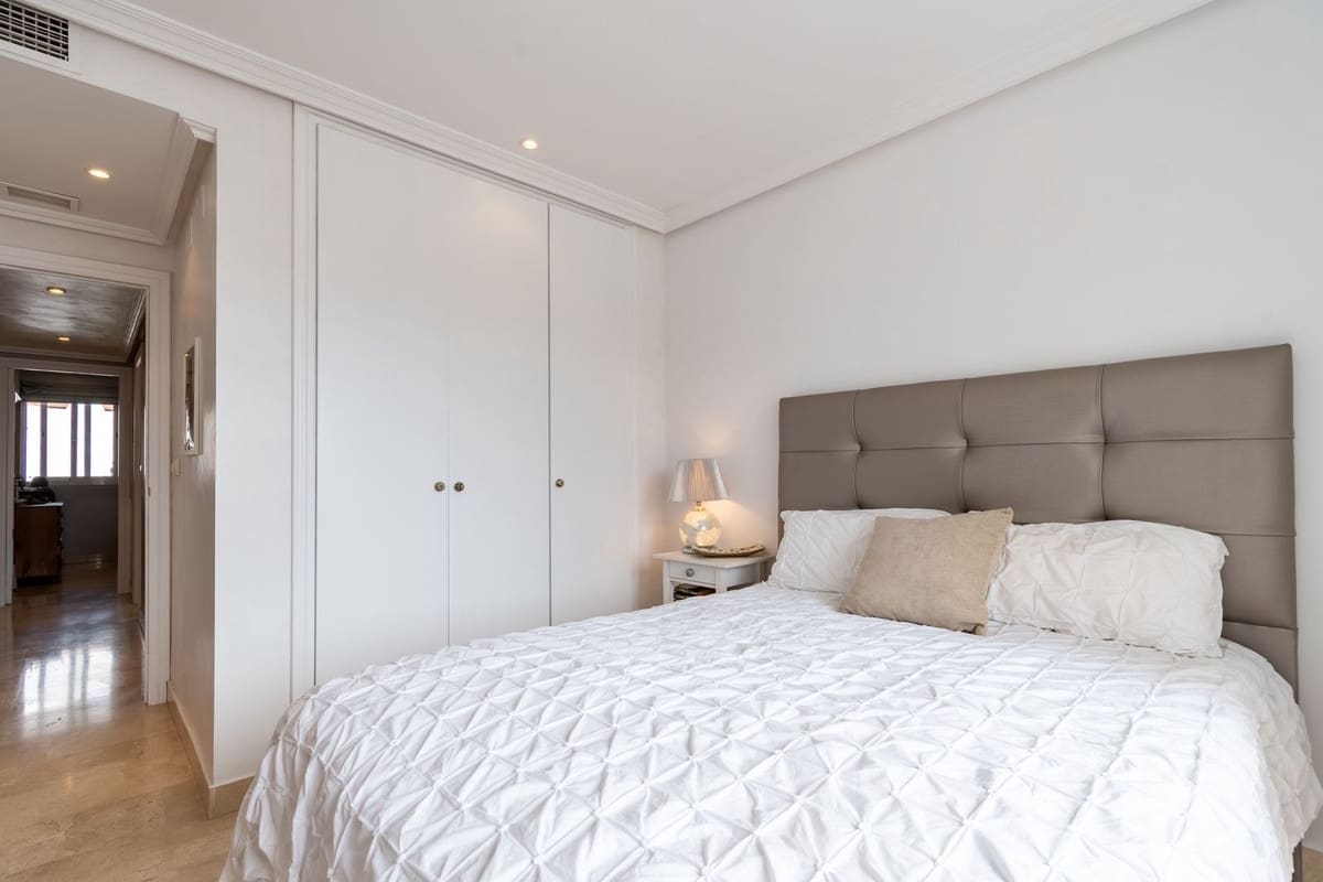 3 quarto Apartamento para venda em Estepona com piscina garagem - 490 000 € (Ref: 9761422)