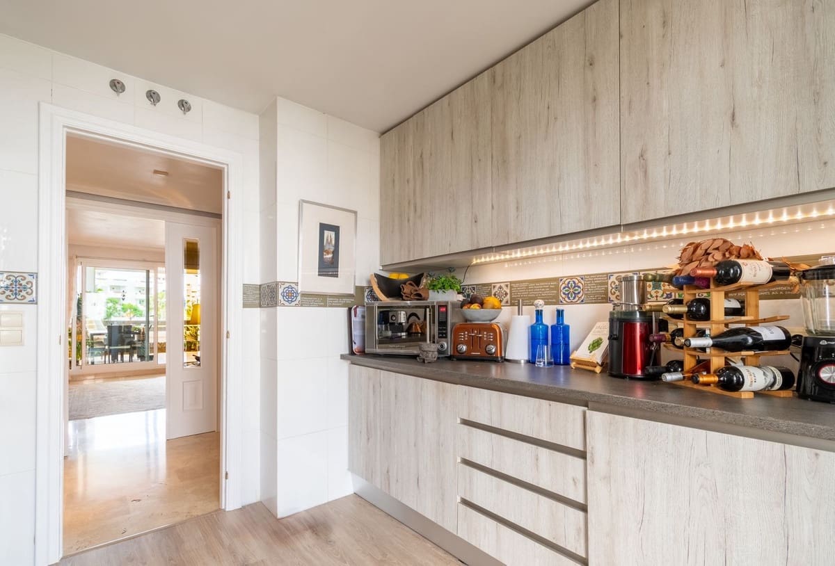 3 quarto Apartamento para venda em Estepona com piscina garagem - 490 000 € (Ref: 9761422)