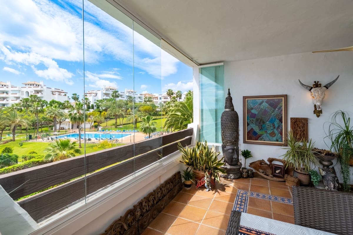 3 quarto Apartamento para venda em Estepona com piscina garagem - 490 000 € (Ref: 9761422)