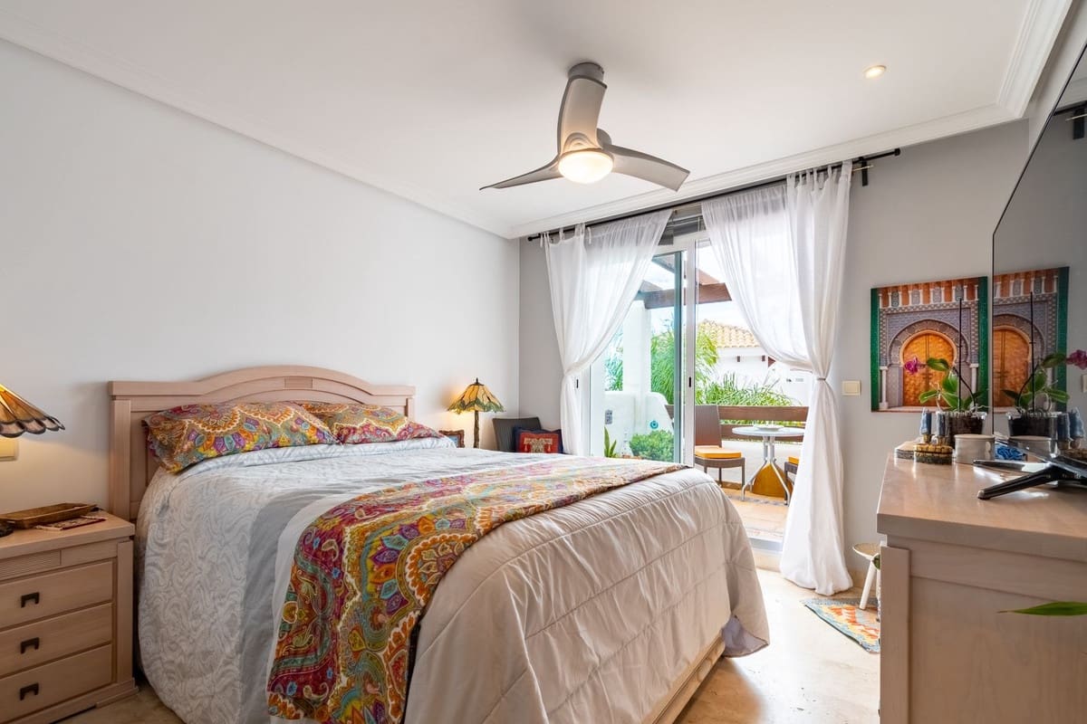 3 quarto Apartamento para venda em Estepona com piscina garagem - 490 000 € (Ref: 9761422)