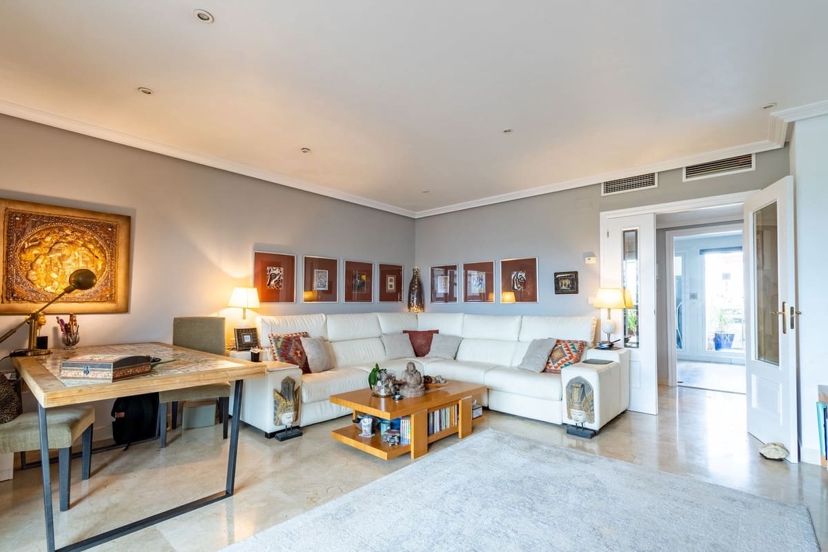 3 quarto Apartamento para venda em Estepona com piscina garagem - 490 000 € (Ref: 9761422)