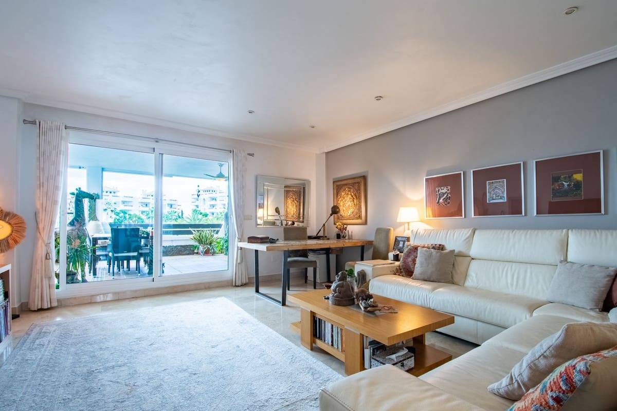 3 quarto Apartamento para venda em Estepona com piscina garagem - 490 000 € (Ref: 9761422)