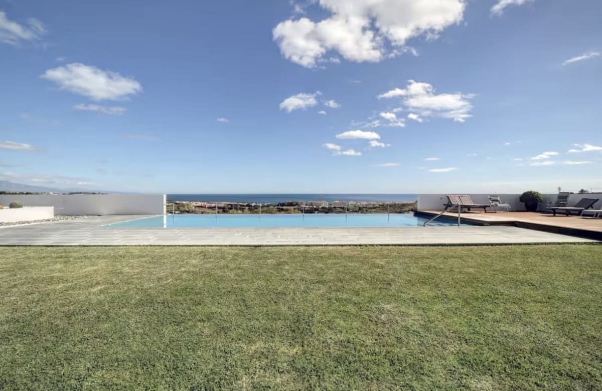 Chalet de 6 habitaciones en Manilva en venta con piscina garaje - 2.500.000 € (Ref: 9771010)