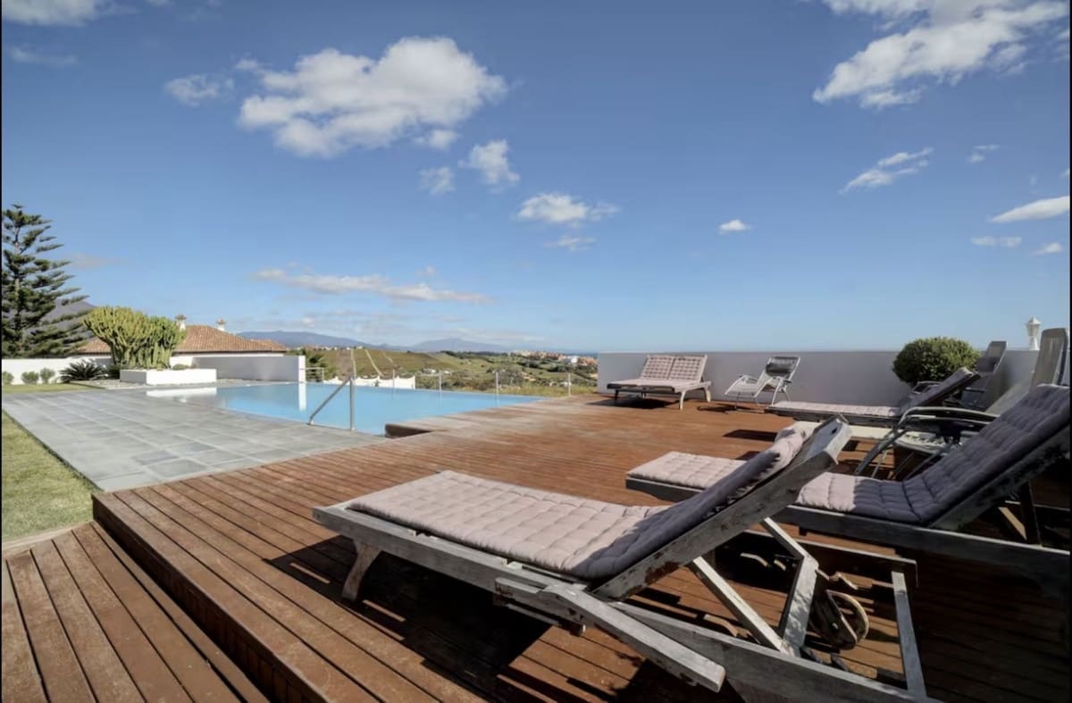 Chalet de 6 habitaciones en Manilva en venta con piscina garaje - 2.500.000 € (Ref: 9771010)