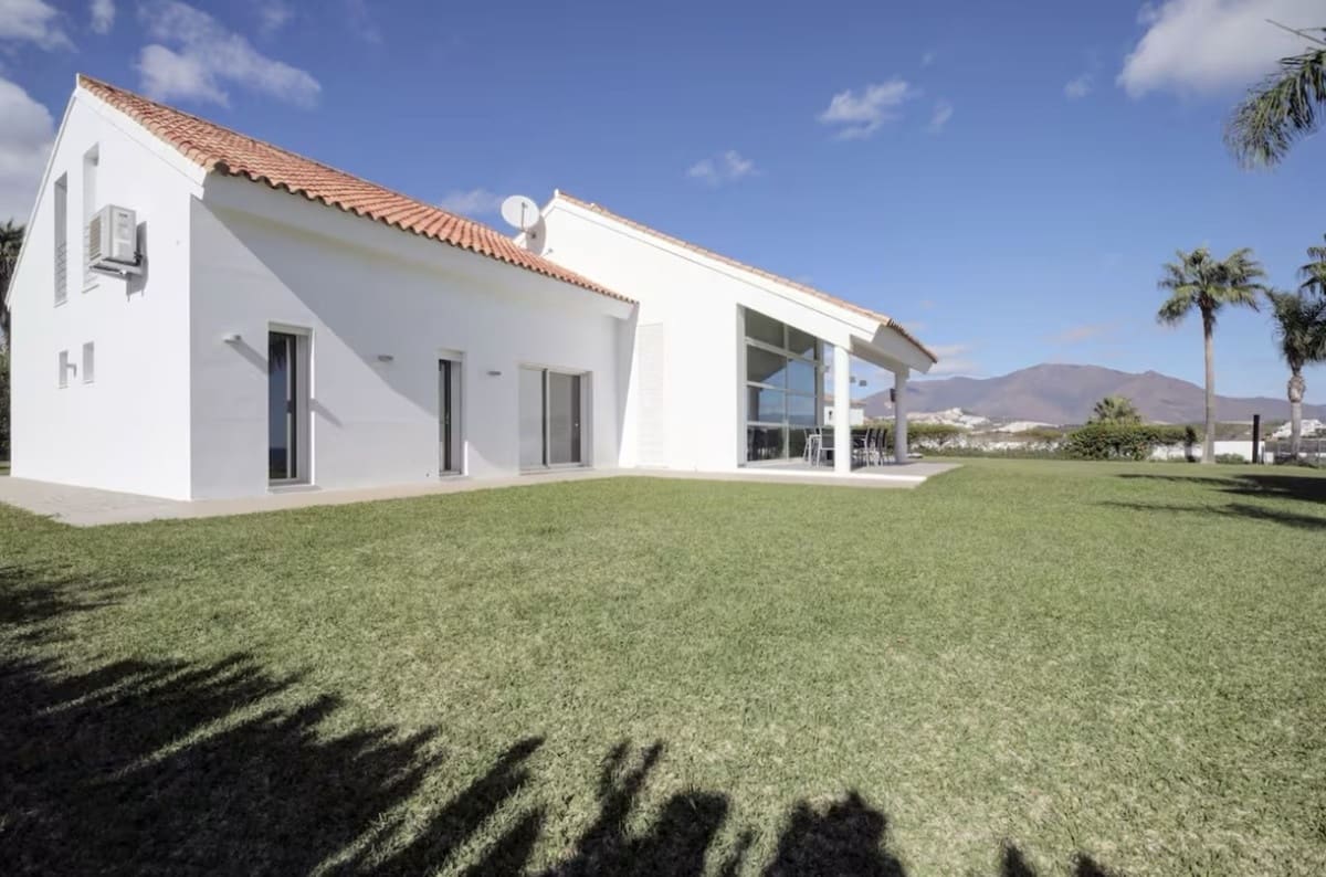 Chalet de 6 habitaciones en Manilva en venta con piscina garaje - 2.500.000 € (Ref: 9771010)