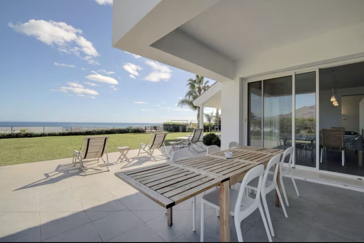 Chalet de 6 habitaciones en Manilva en venta con piscina garaje - 2.500.000 € (Ref: 9771010)