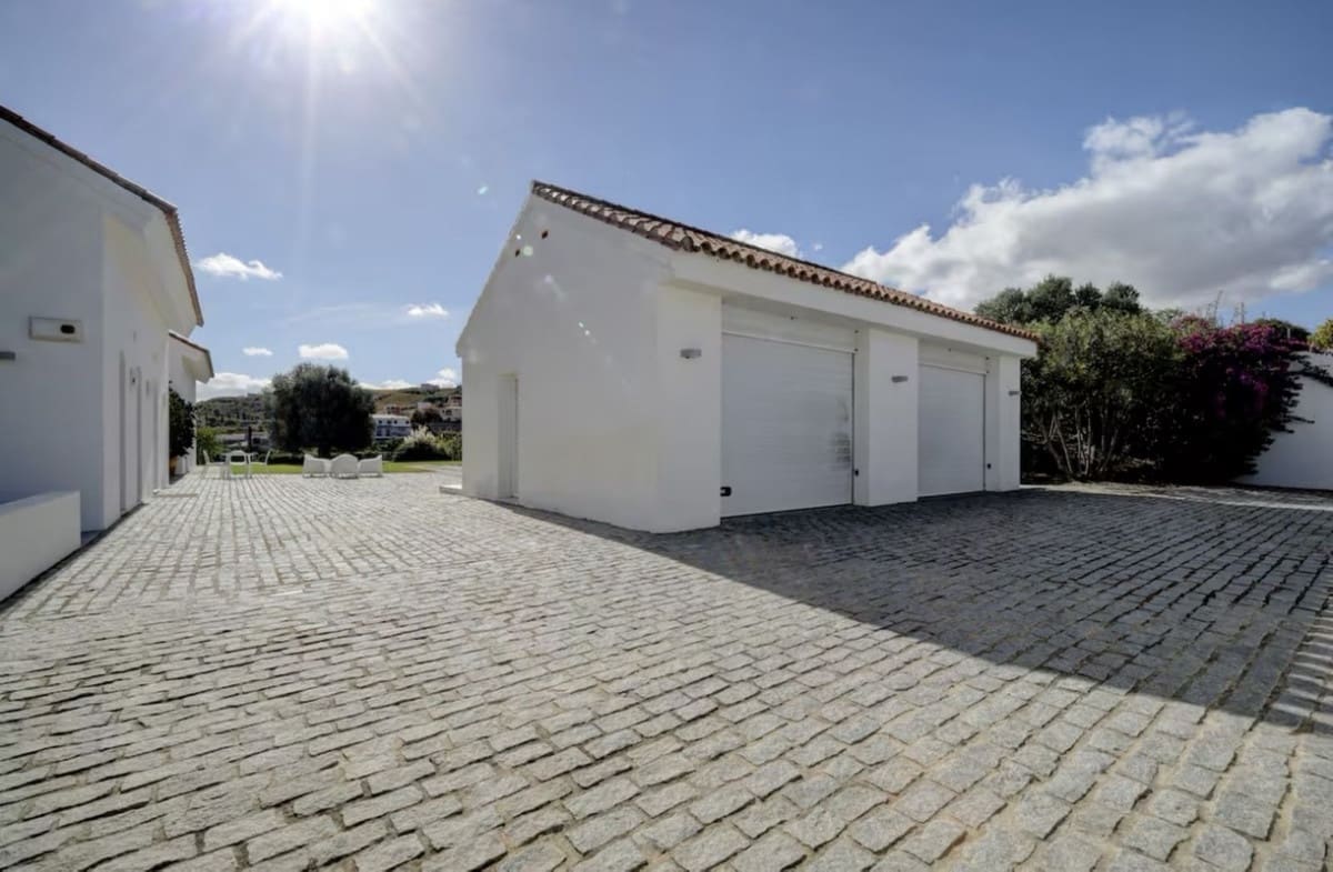 Chalet de 6 habitaciones en Manilva en venta con piscina garaje - 2.500.000 € (Ref: 9771010)