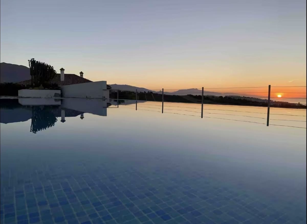 Chalet de 6 habitaciones en Manilva en venta con piscina garaje - 2.500.000 € (Ref: 9771010)