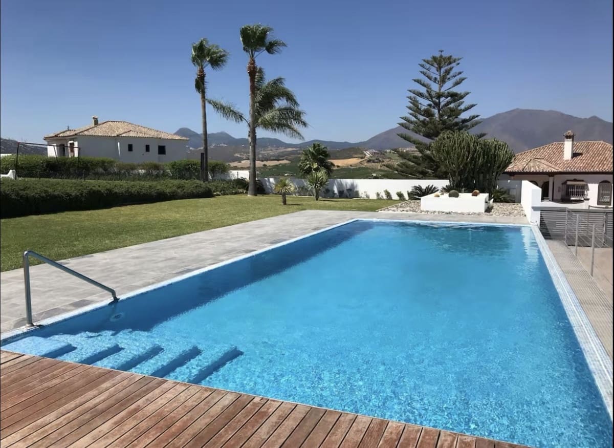 Chalet de 6 habitaciones en Manilva en venta con piscina garaje - 2.500.000 € (Ref: 9771010)