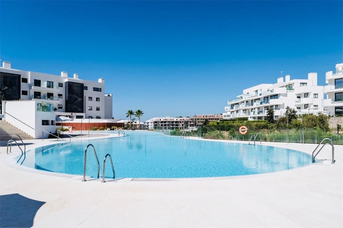 2 soverom Leilighet til salgs i Fuengirola med svømmebasseng garasje - € 745 000 (Ref: 9775981)