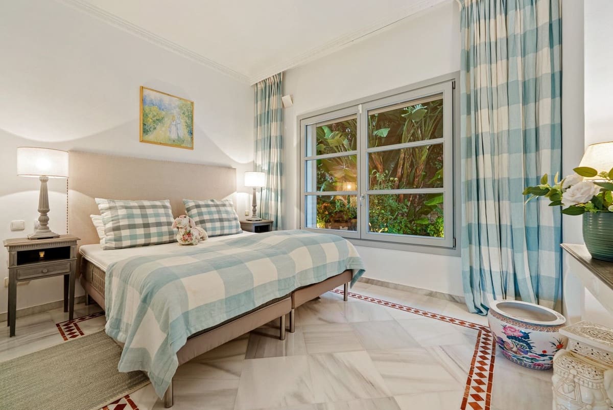 4 sypialnia Willa na sprzedaż w Marbella z basenem garażem - 3 995 000 € (Ref: 9784525)