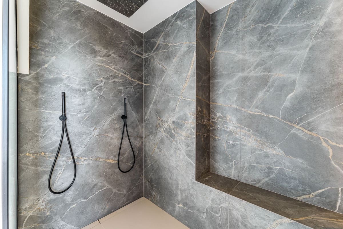 4 bedroom Apartment for sale in La Quinta with pool garage - € 1,995,000 (Ref: 9789800)