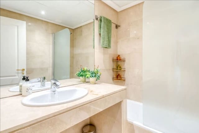 2 Zimmer Ferienapartment in La Duquesa / Puerto de la Duquesa, Manilva mit Pool Garage - 1.085 € (Ref: 9795104)