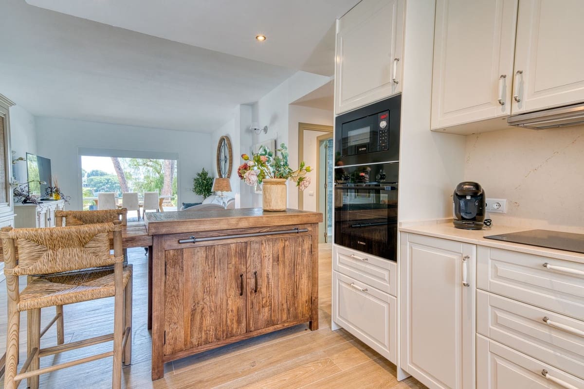 2 bedroom Apartment for sale in Nueva Andalucia with pool - € 775,000 (Ref: 9797621)