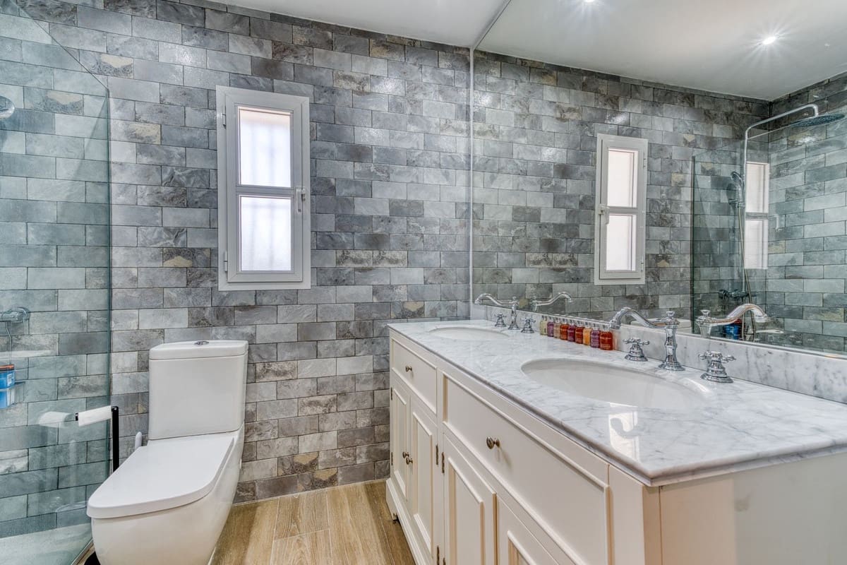 2 bedroom Apartment for sale in Nueva Andalucia with pool - € 775,000 (Ref: 9797621)