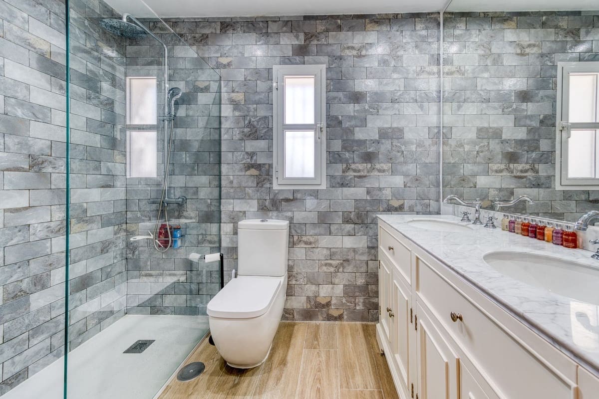 2 bedroom Apartment for sale in Nueva Andalucia with pool - € 775,000 (Ref: 9797621)