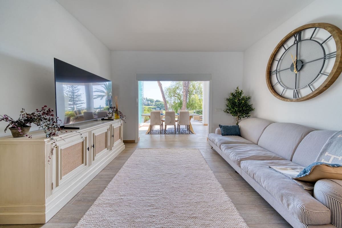 2 bedroom Apartment for sale in Nueva Andalucia with pool - € 775,000 (Ref: 9797621)