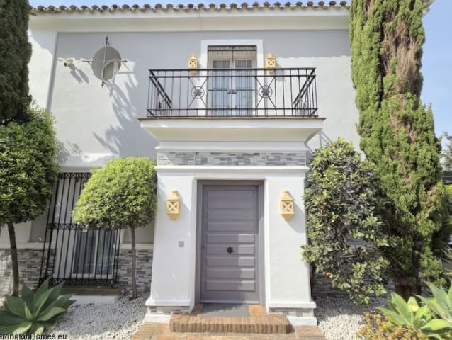 4 bedroom Villa for sale in La Duquesa / Puerto de la Duquesa, Manilva with pool garage - € 895,000 (Ref: 9798003)