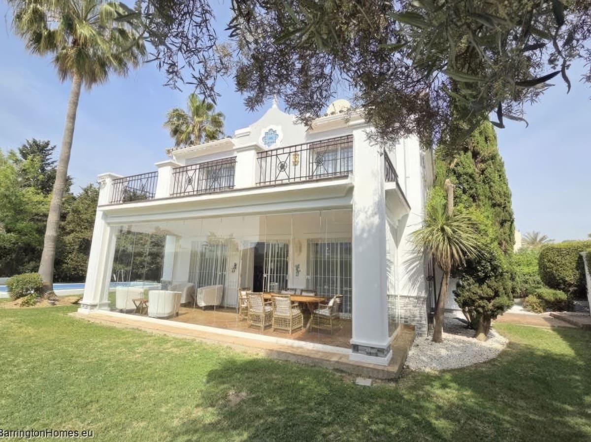 4 bedroom Villa for sale in La Duquesa / Puerto de la Duquesa with pool garage - € 895,000 (Ref: 9798003)