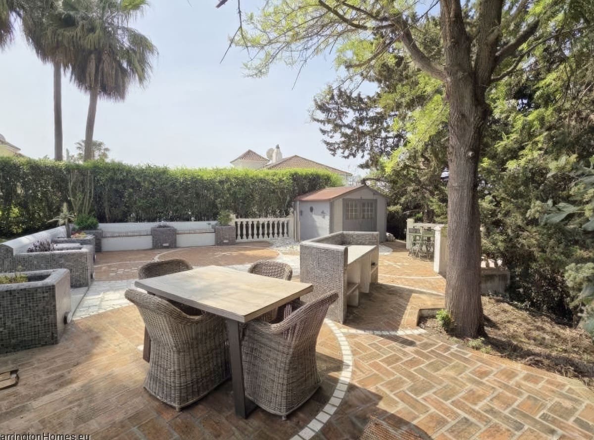 4 bedroom Villa for sale in La Duquesa / Puerto de la Duquesa with pool garage - € 895,000 (Ref: 9798003)