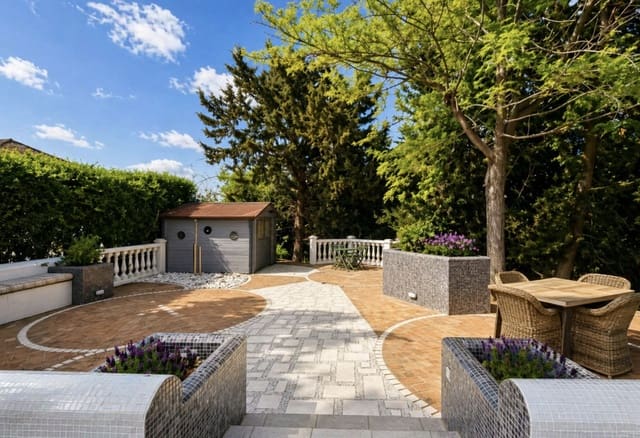 Chalet de 4 habitaciones en La Duquesa / Puerto de la Duquesa, Manilva en venta con piscina garaje - 895.000 € (Ref: 9798003)