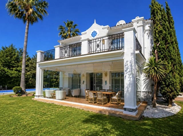 Chalet de 4 habitaciones en La Duquesa / Puerto de la Duquesa, Manilva en venta con piscina garaje - 895.000 € (Ref: 9798003)