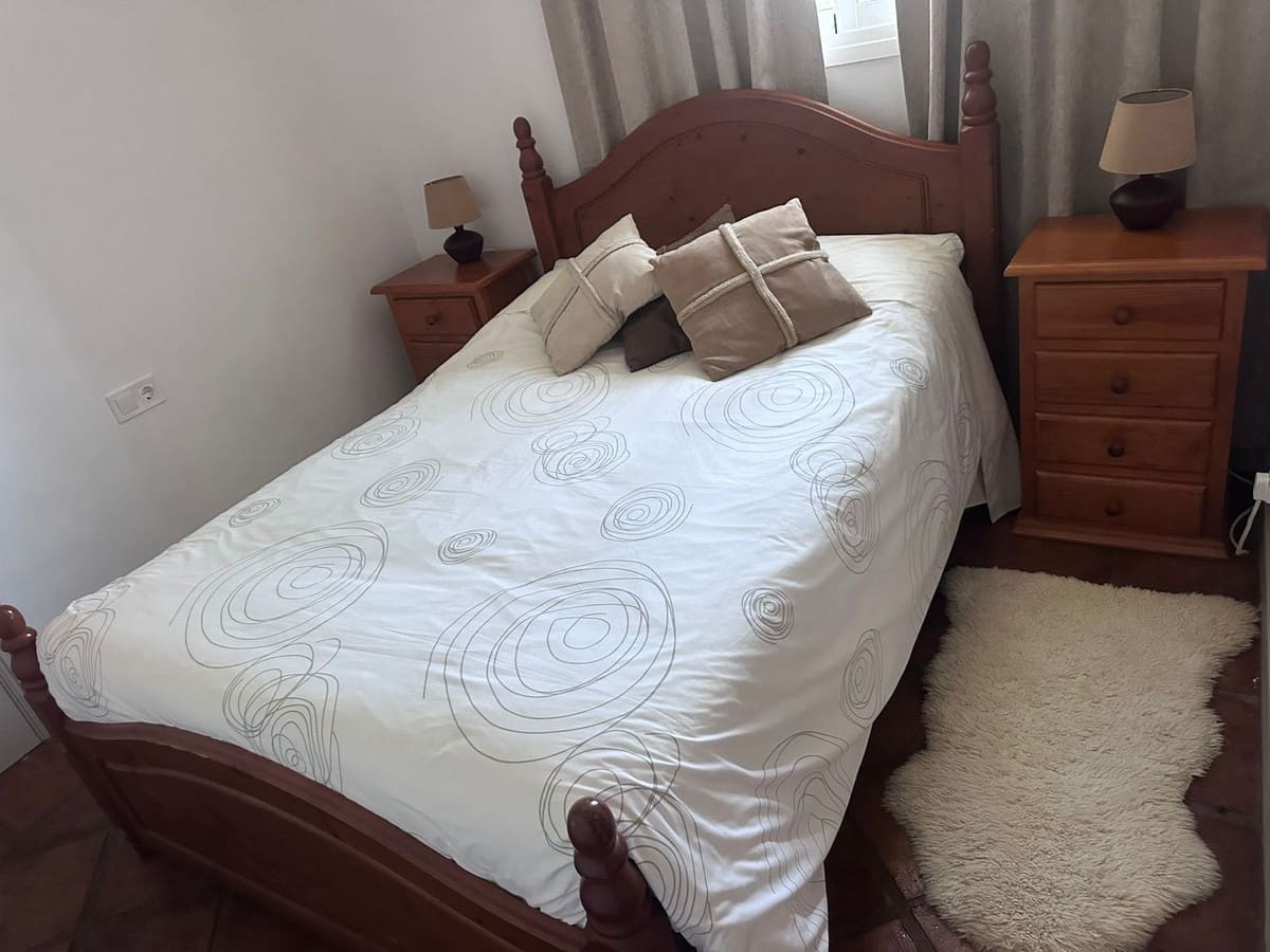 4 bedroom Villa for sale in La Duquesa / Puerto de la Duquesa with pool garage - € 895,000 (Ref: 9798003)