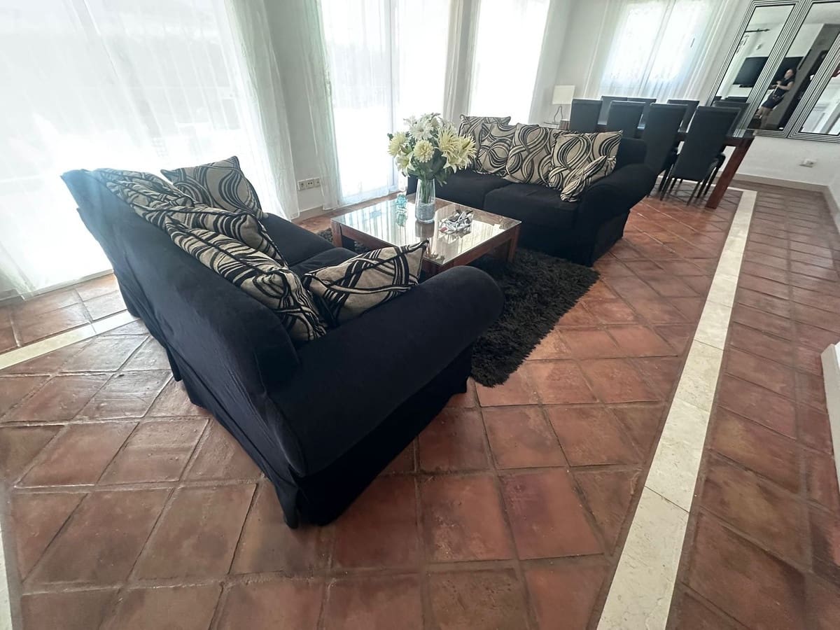 4 bedroom Villa for sale in La Duquesa / Puerto de la Duquesa with pool garage - € 895,000 (Ref: 9798003)