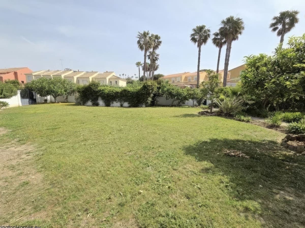 Byggetomt til salgs i La Duquesa / Puerto de la Duquesa - € 215 000 (Ref: 9798203)