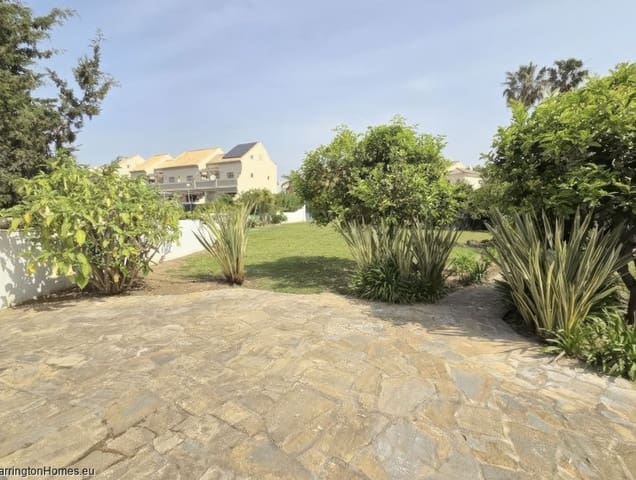 Byggetomt til salgs i La Duquesa / Puerto de la Duquesa, Manilva - € 215 000 (Ref: 9798203)