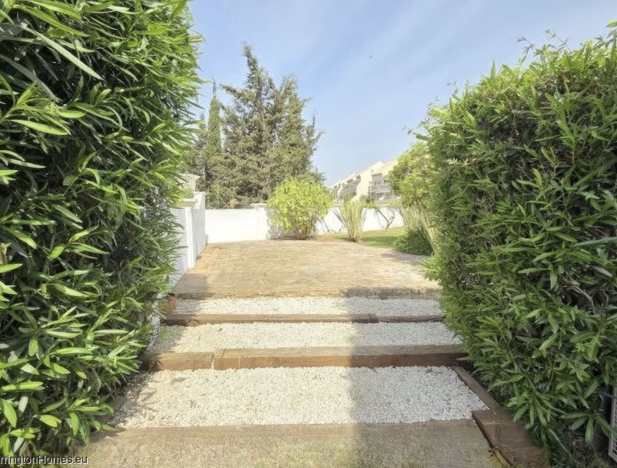 Byggetomt til salgs i La Duquesa / Puerto de la Duquesa - € 215 000 (Ref: 9798203)