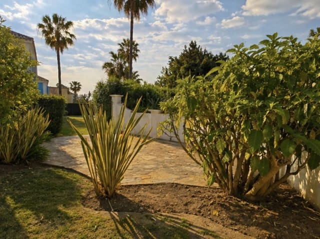 Tontti myytävänä paikassa La Duquesa / Puerto de la Duquesa, Manilva - 215 000 € (Ref: 9798203)