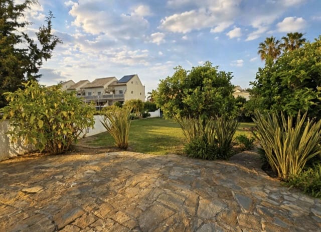 Tontti myytävänä paikassa La Duquesa / Puerto de la Duquesa, Manilva - 215 000 € (Ref: 9798203)