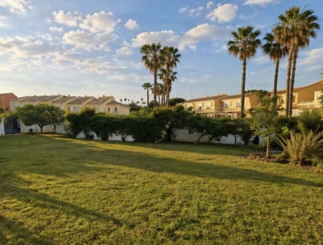 Bauplatz zu verkaufen in La Duquesa / Puerto de la Duquesa, Manilva - 215.000 € (Ref: 9798203)